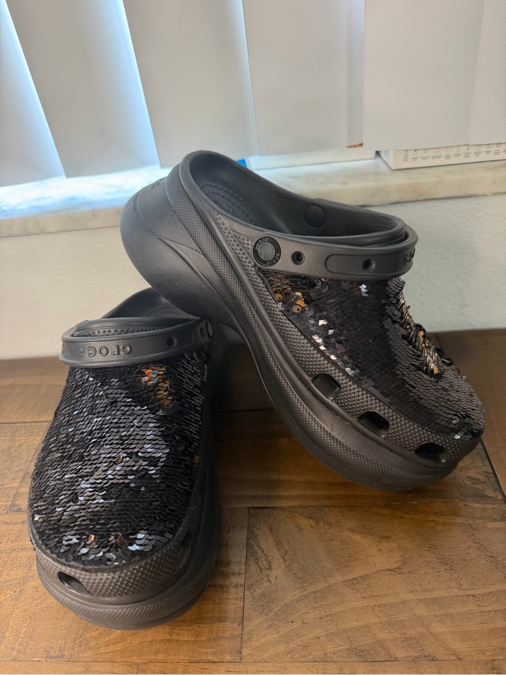Crocs Classic Bae Sequin Clog Black/Multi W8 new rare platform crocs